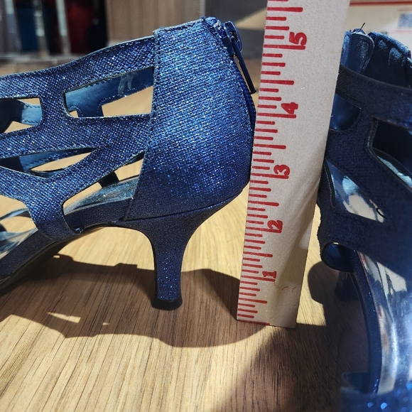 Easy Street Alive5 Blue Shimmer Heels, Size 7M - Picture 5 of 8